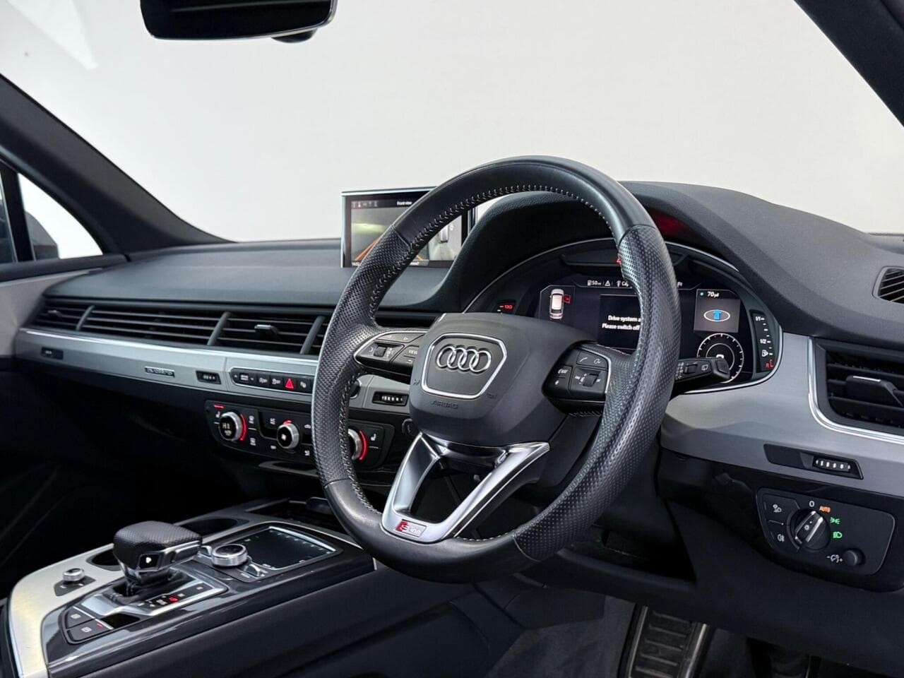 Audi Q7 thumbnail Interior Front