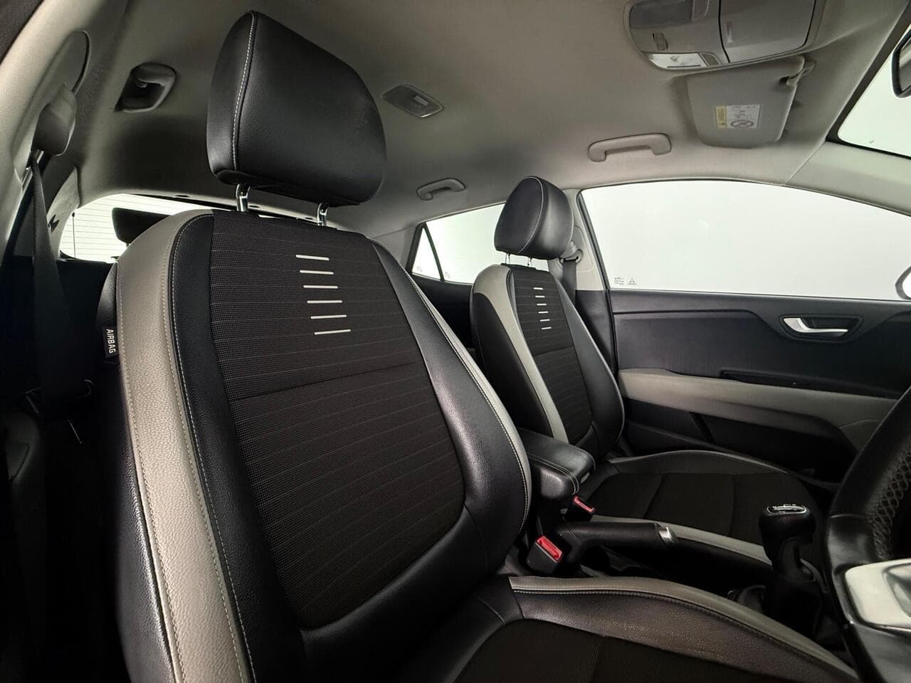 Kia Stonic thumbnail Seat Driver