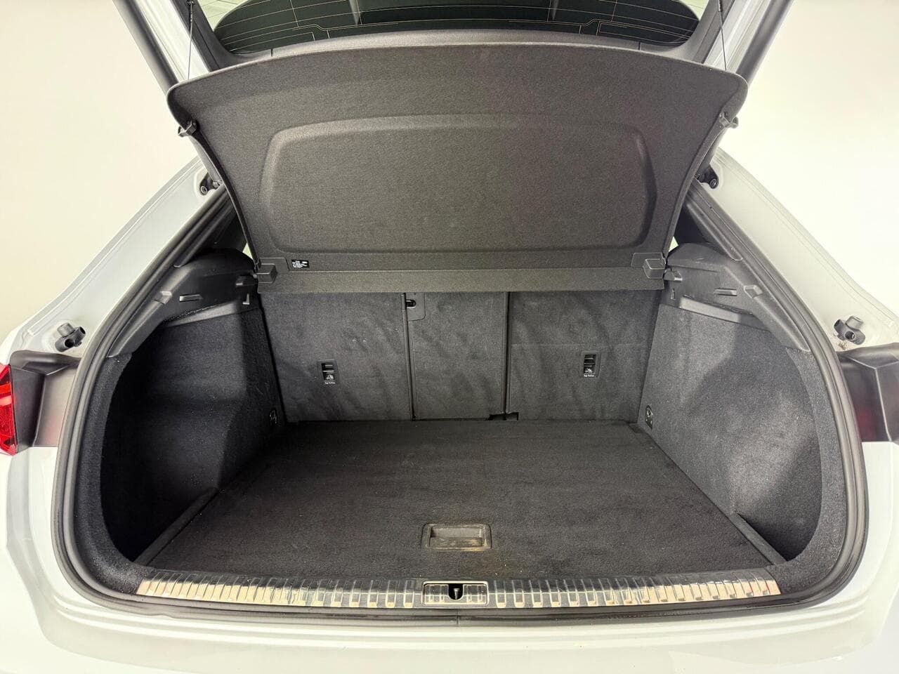 Audi Q3 thumbnail Boot