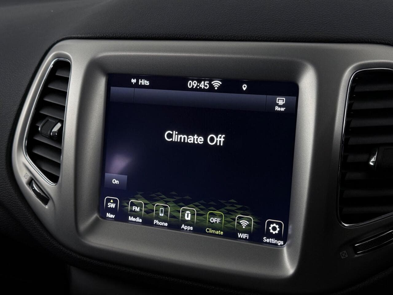 Jeep Compass thumbnail Infotainment System