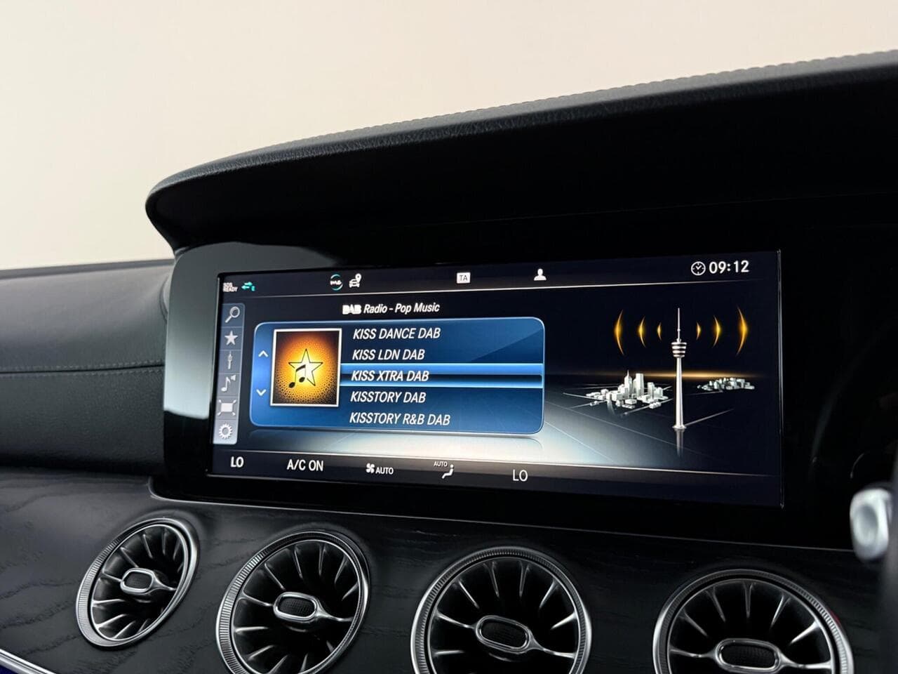 Mercedes-Benz E Class thumbnail Infotainment System