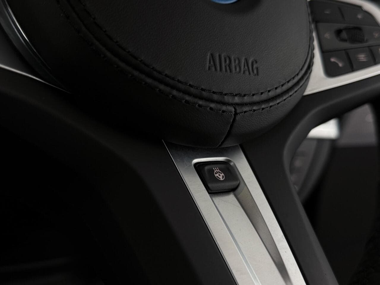 BMW iX3 thumbnail Steering Wheel
