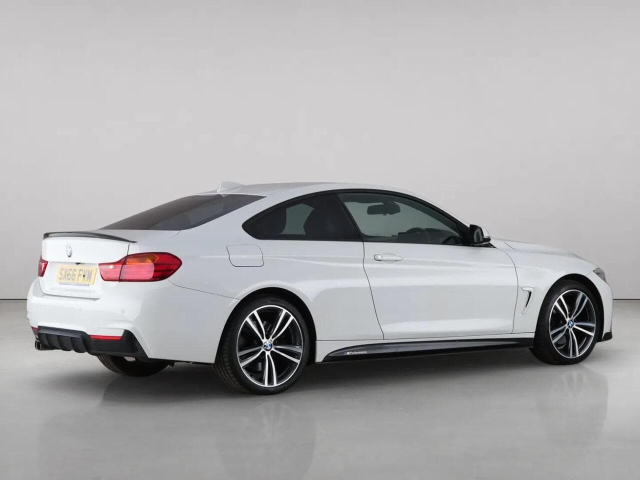 BMW 4 Series thumbnail Rear Right