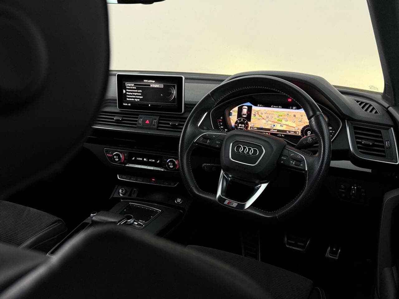 Audi Q5 thumbnail Interior Front