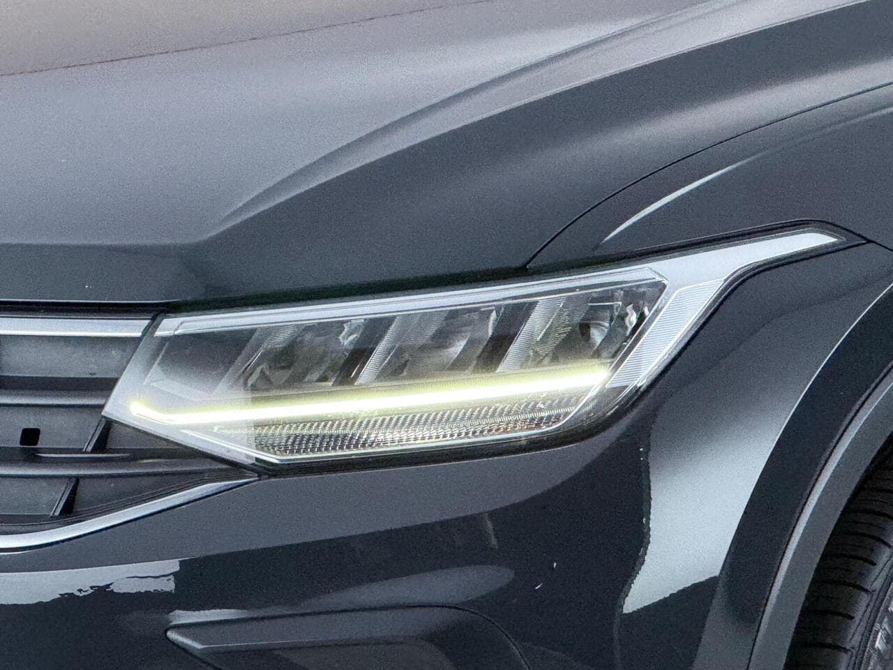 Volkswagen Tiguan thumbnail Lights Front