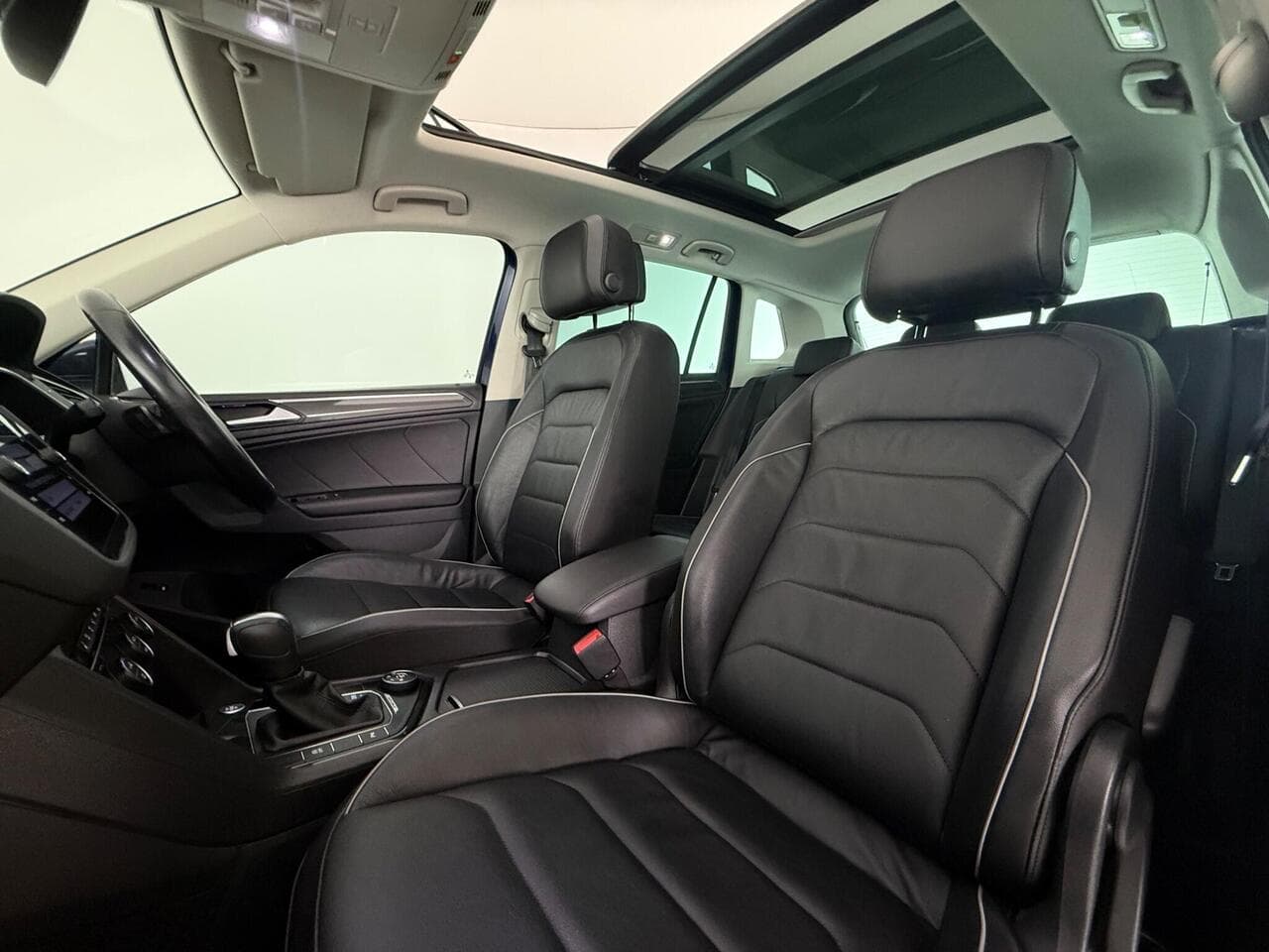 Volkswagen Tiguan thumbnail Seat Front Passenger