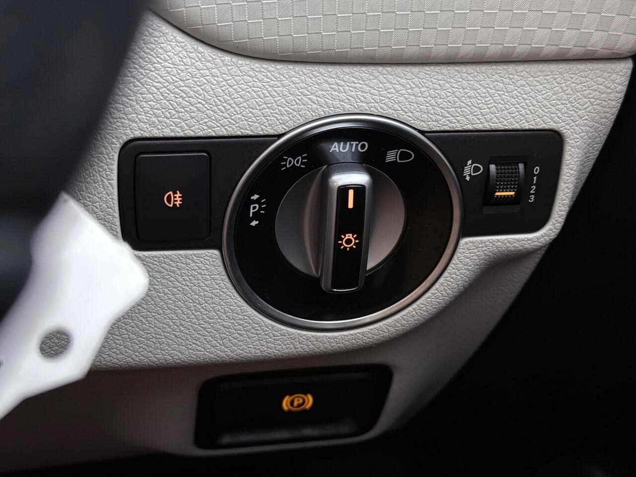 Mercedes-Benz A Class thumbnail Misc Controls