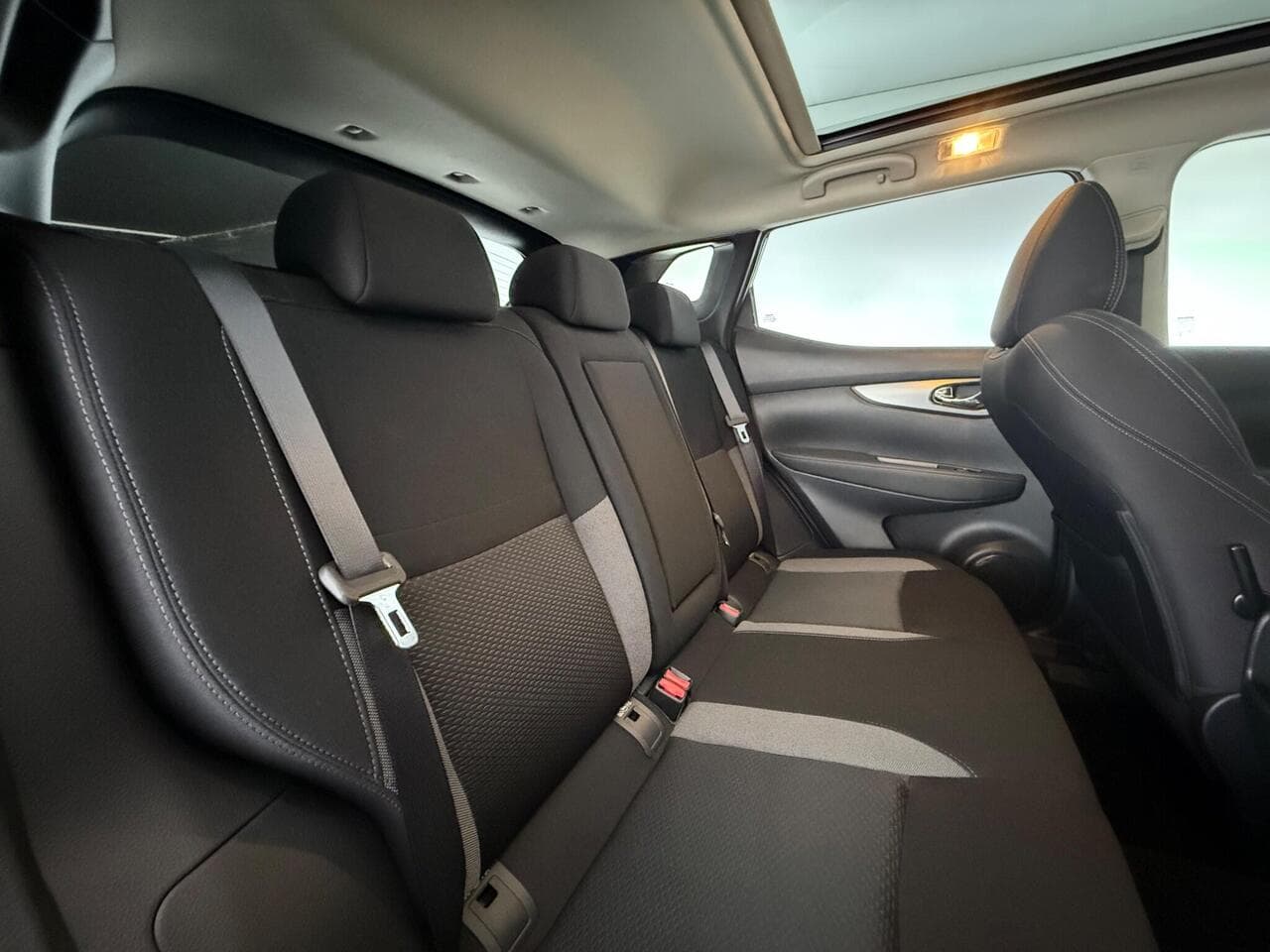 Nissan Qashqai thumbnail Seats Rear