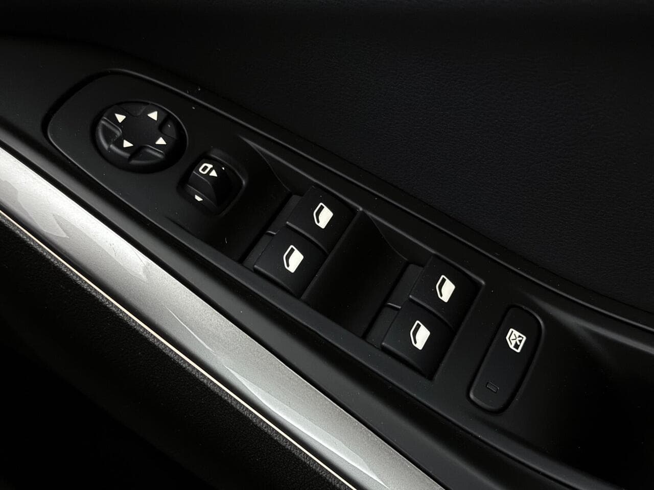Vauxhall Grandland thumbnail Misc Controls