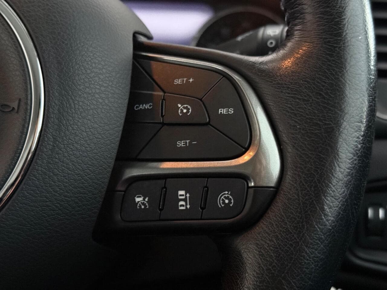 Jeep Renegade thumbnail Misc Controls
