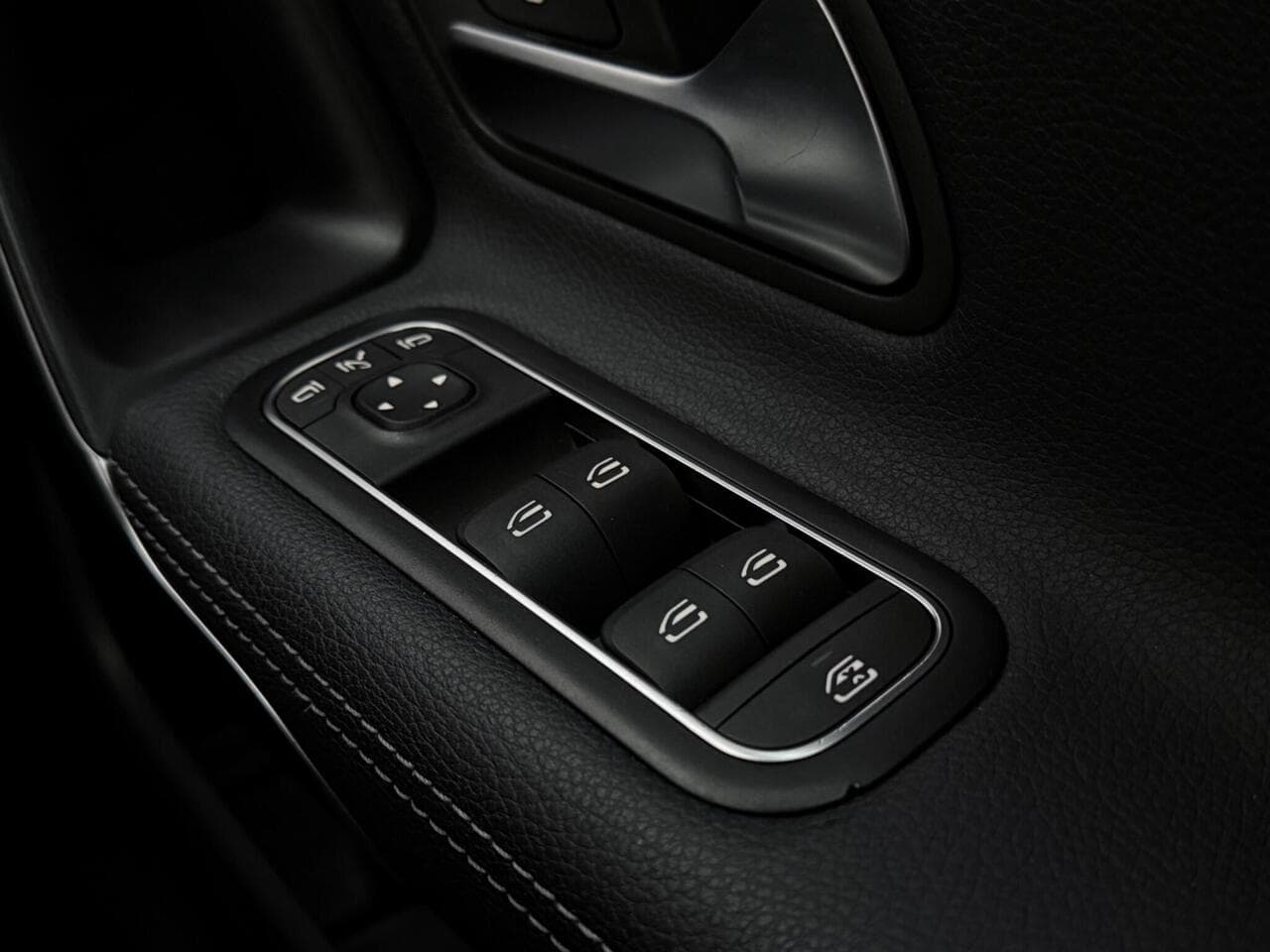 Mercedes-Benz A Class thumbnail Misc Controls