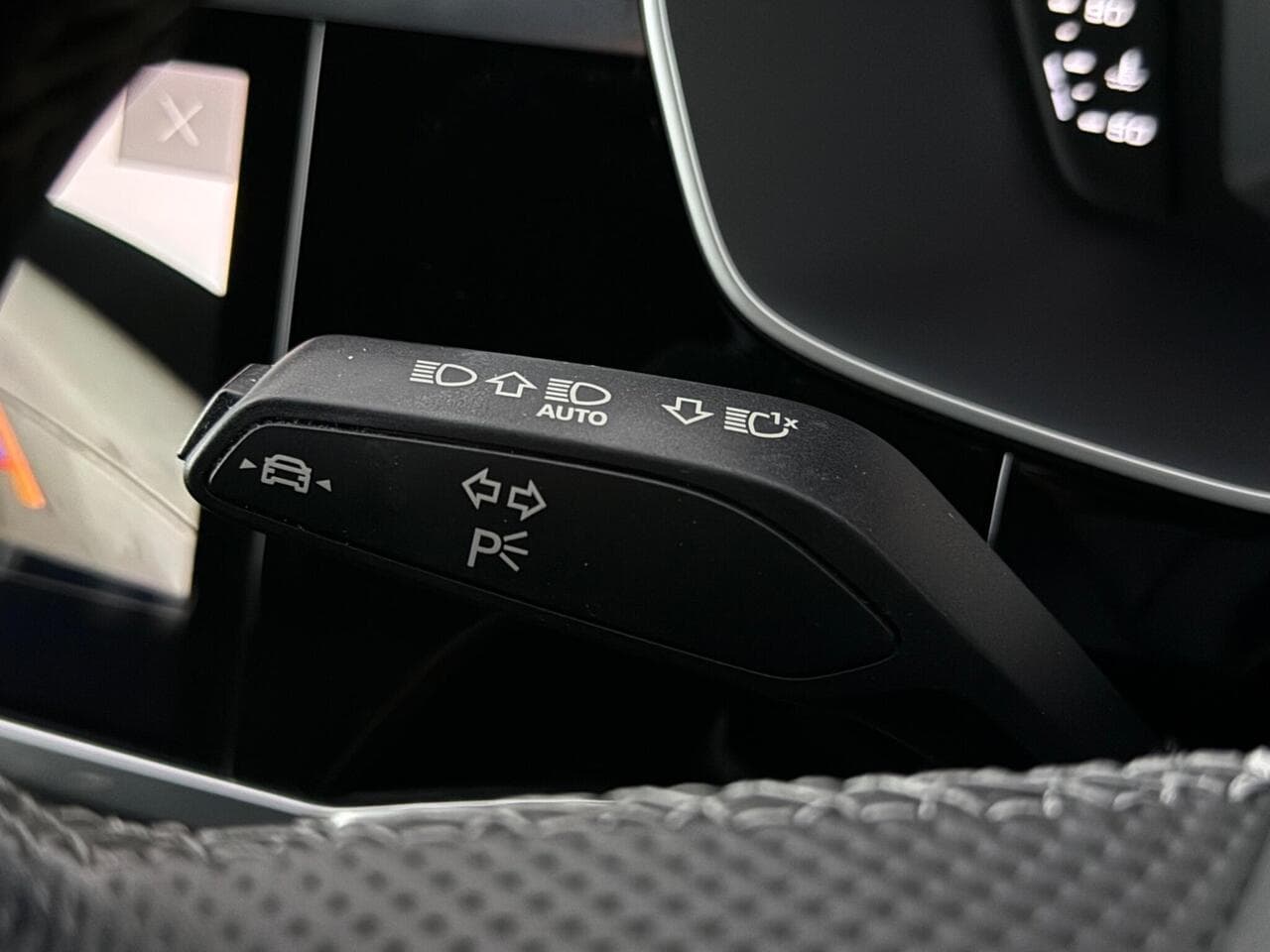 Audi Q3 thumbnail Misc Controls