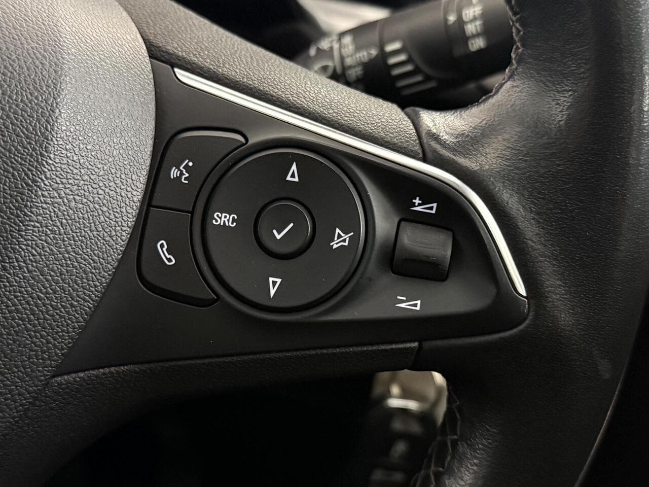 Vauxhall Grandland thumbnail Misc Controls