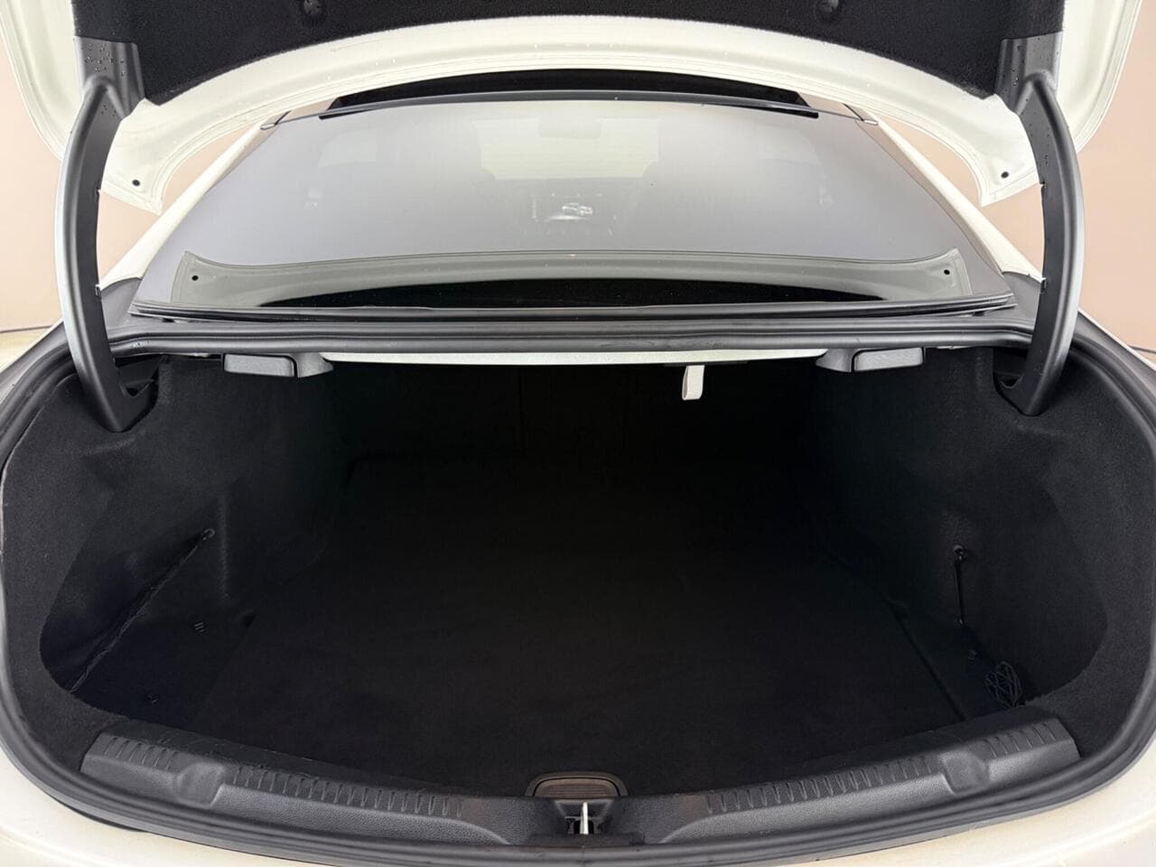 Mercedes-Benz E Class thumbnail Boot