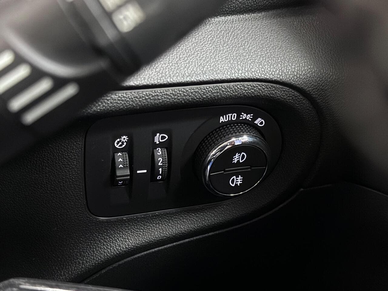 Vauxhall Grandland X thumbnail Misc Controls
