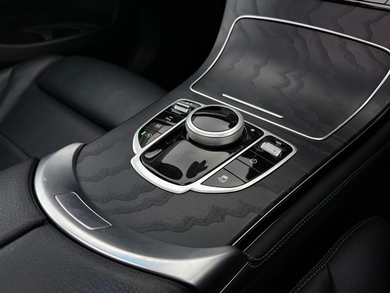 Mercedes-Benz GLC thumbnail Interior Front