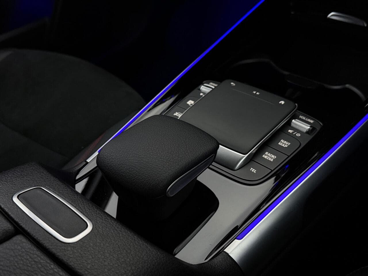 Mercedes-Benz GLB thumbnail Misc Controls