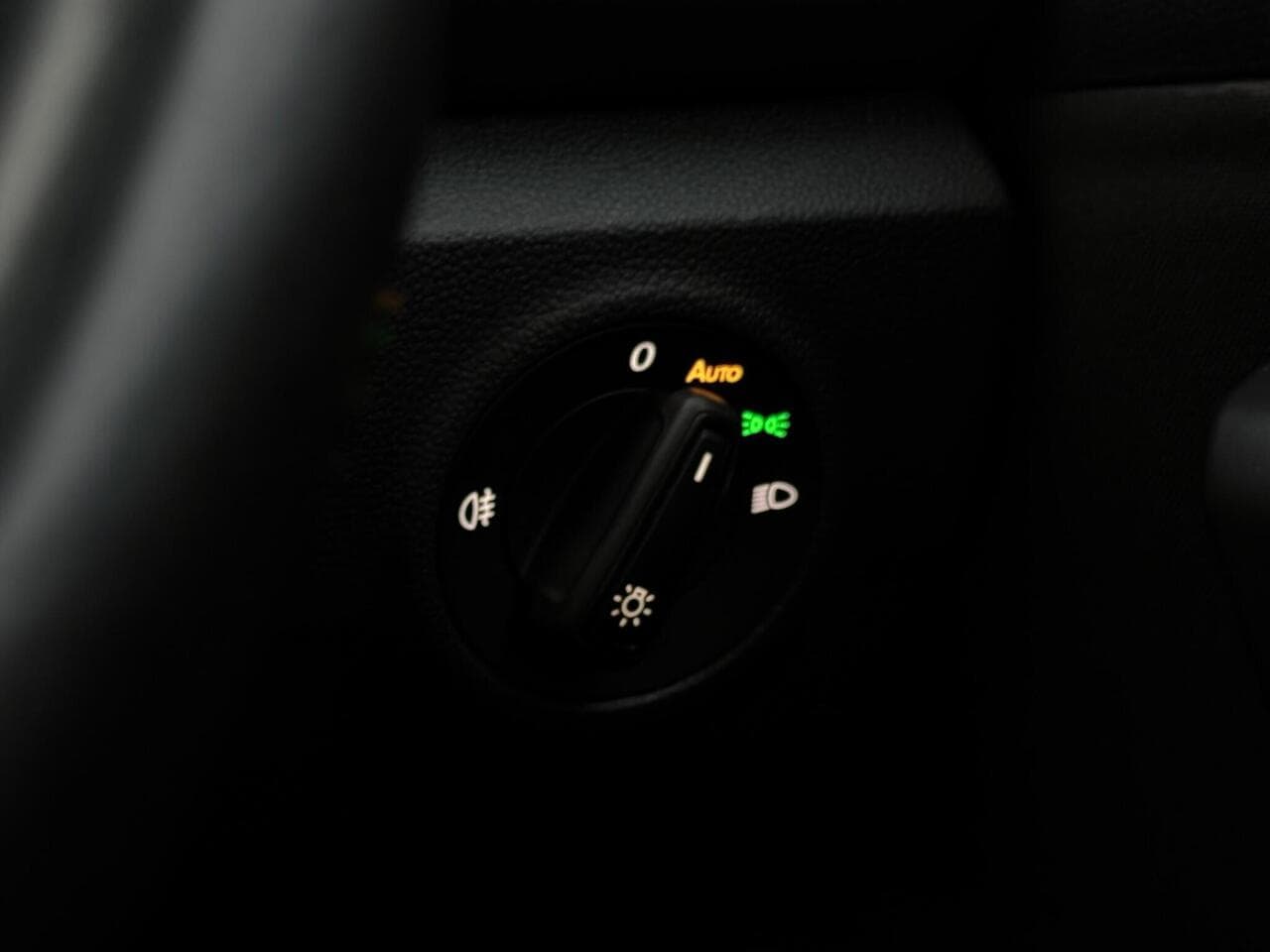 Volkswagen T-Roc thumbnail Misc Controls
