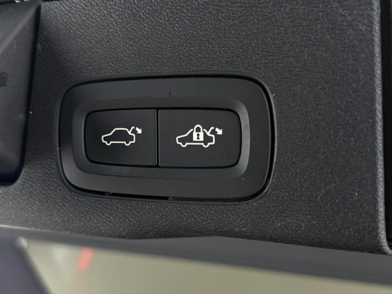 Volvo XC60 thumbnail Misc Controls
