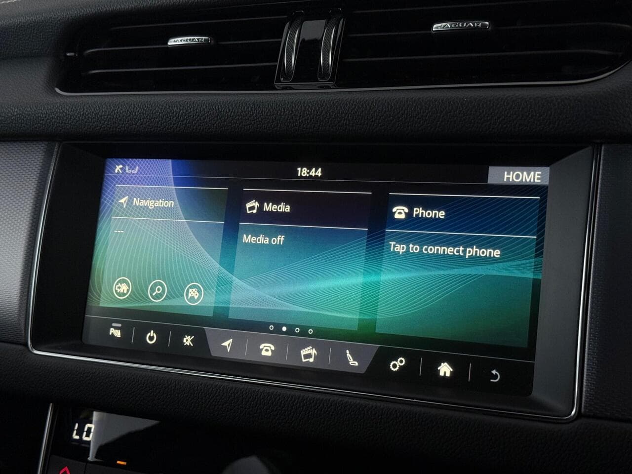 Jaguar XF thumbnail Infotainment System