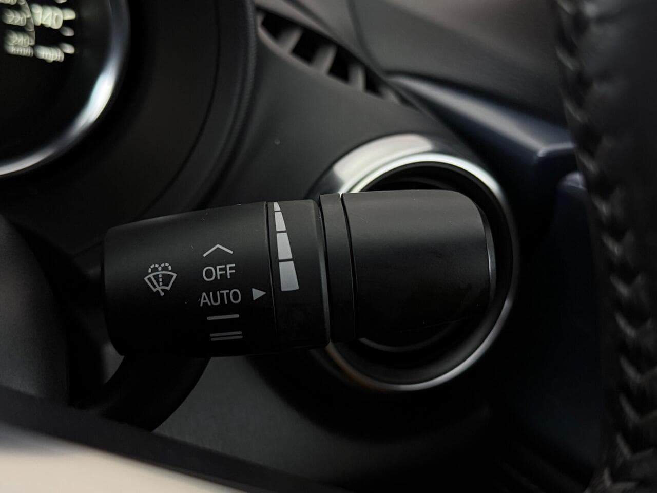Mazda MX-5 thumbnail Misc Controls