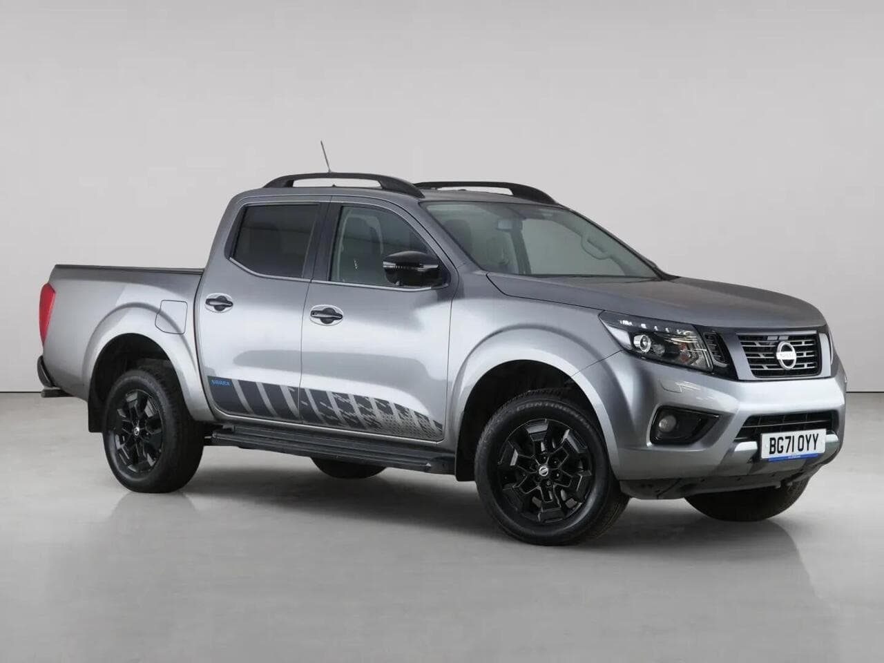 Nissan Navara - Nissan Navara 2.3 dCi N-Guard Pickup Double Cab 4dr Diesel Auto 4WD Euro 6 (190 ps)