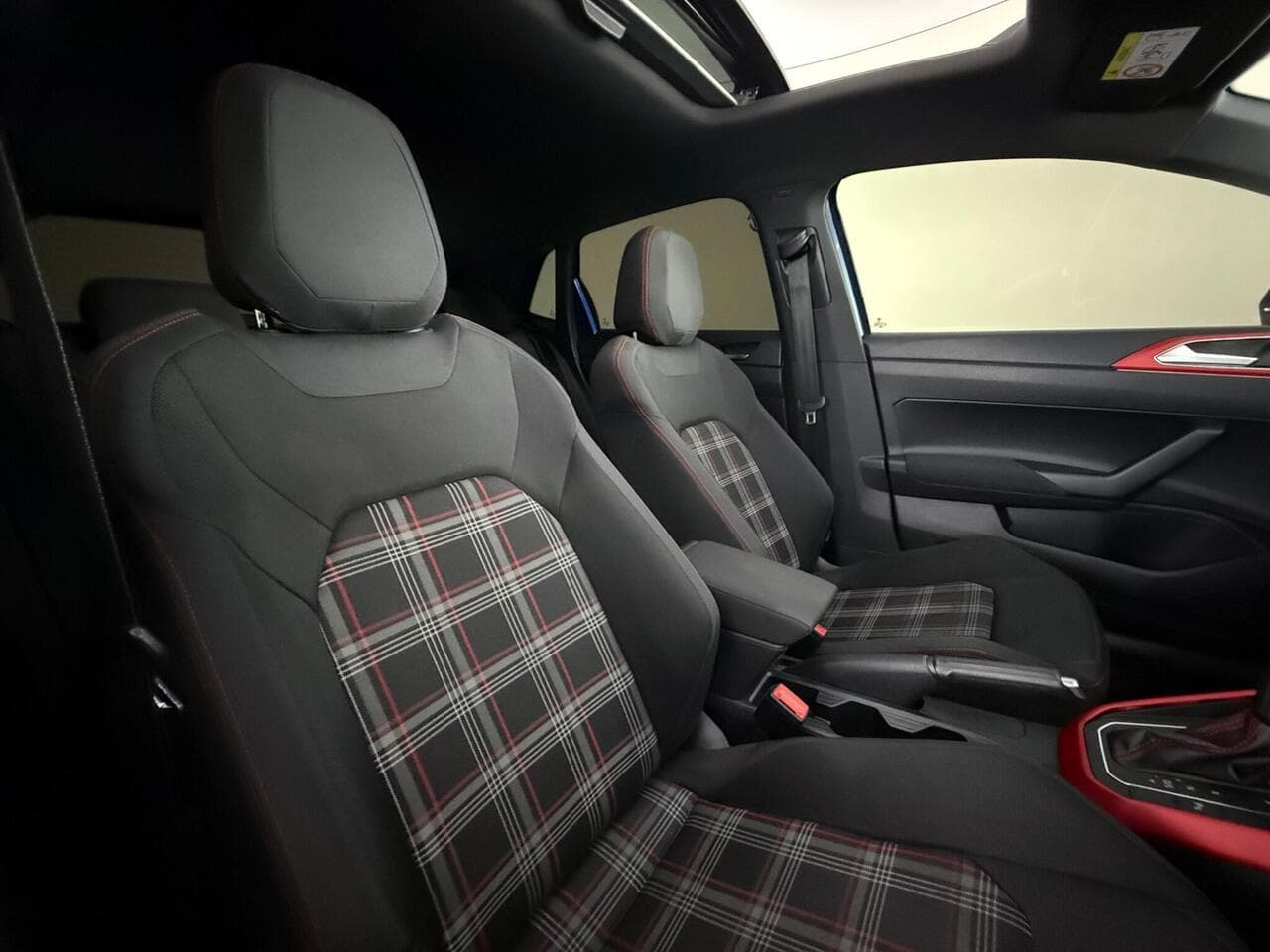 Volkswagen Polo thumbnail Seat Driver