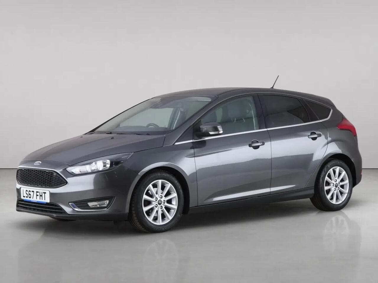 Ford Focus thumbnail Front Left
