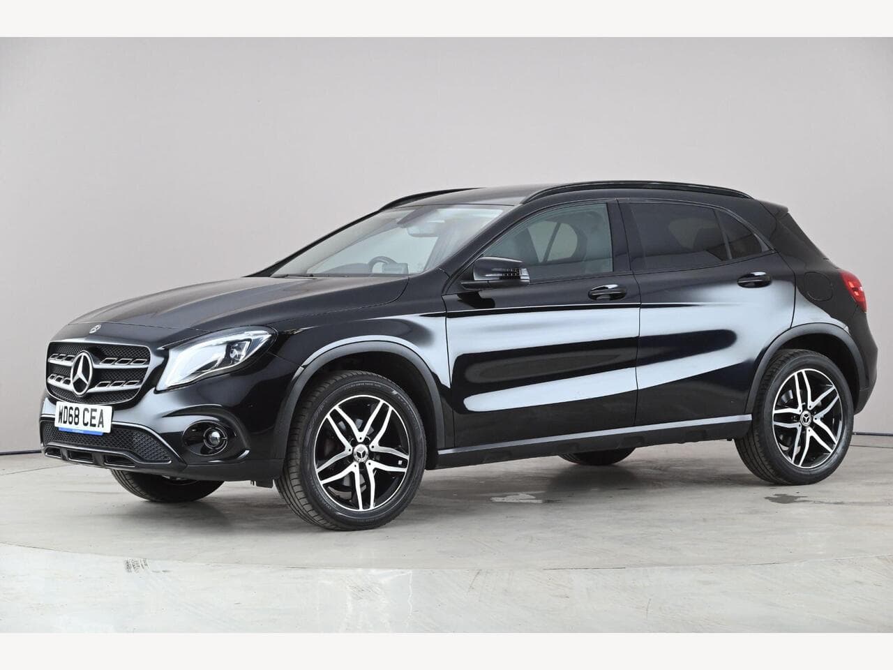 Mercedes-Benz GLA thumbnail Front Left