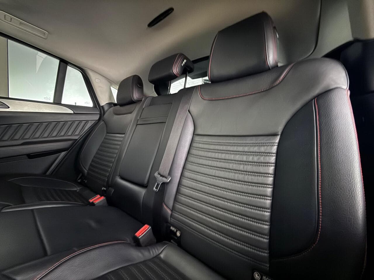 Mercedes-Benz GLE thumbnail Seats Rear