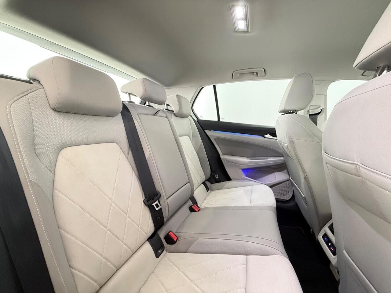 Volkswagen Golf thumbnail Seats Rear