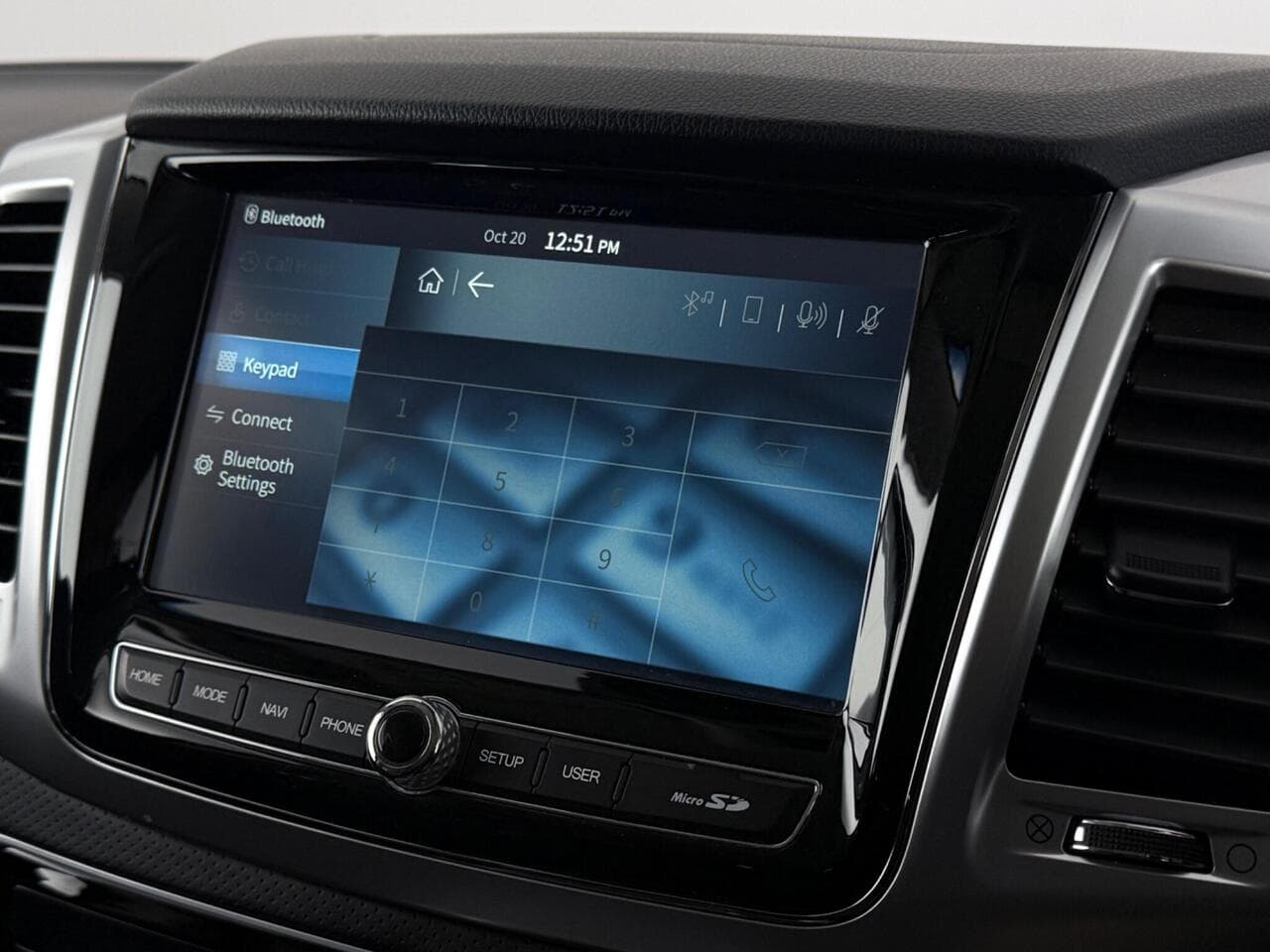 SsangYong Rexton thumbnail Infotainment System