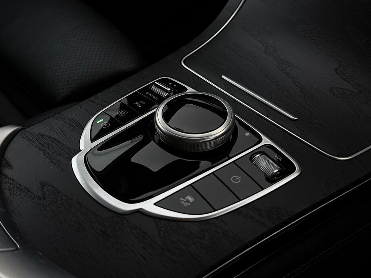 Mercedes-Benz GLC thumbnail Misc Controls