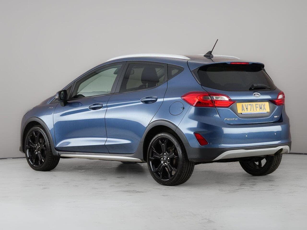 Ford Fiesta thumbnail Rear Left