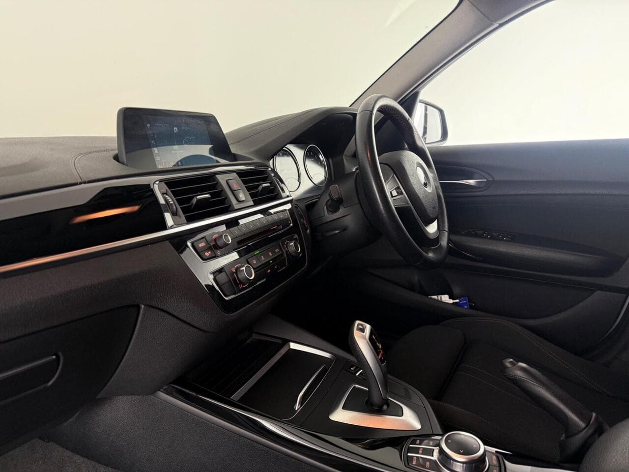 BMW 1 Series thumbnail Interior Front