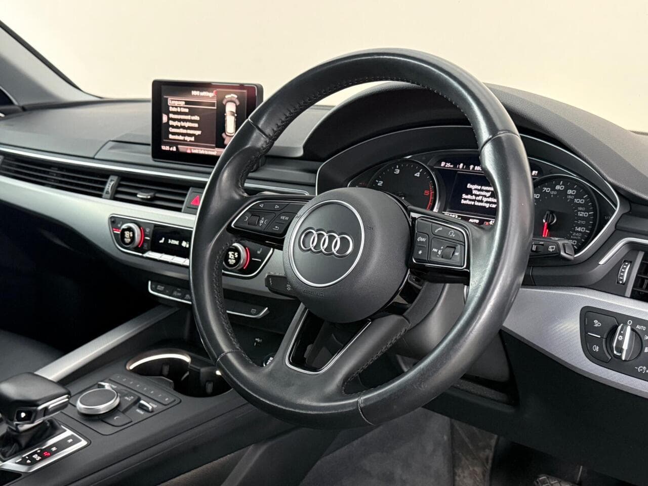 Audi A4 Avant thumbnail Steering Wheel