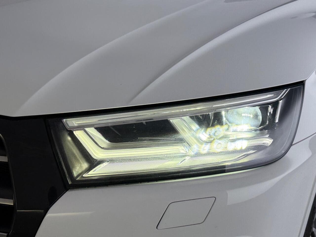 Audi Q5 thumbnail Lights Front