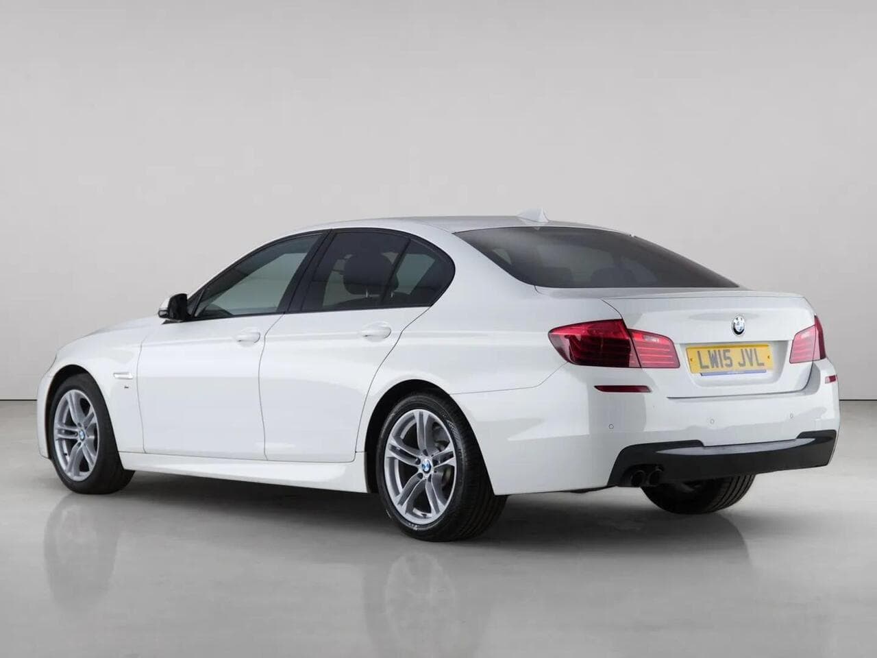 BMW 5 Series thumbnail Rear Left