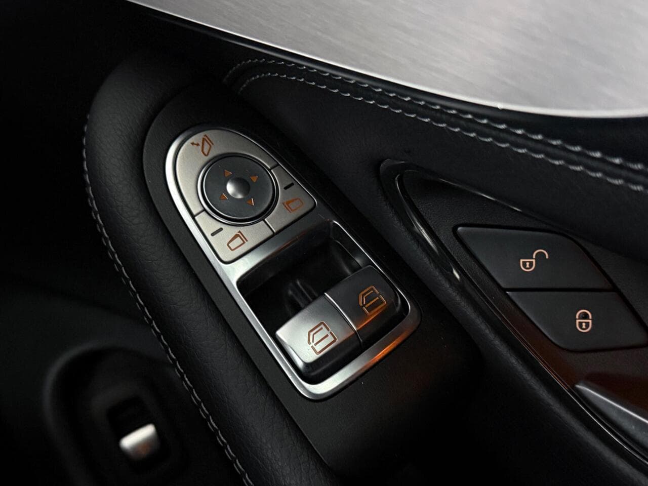 Mercedes-Benz C Class thumbnail Misc Controls