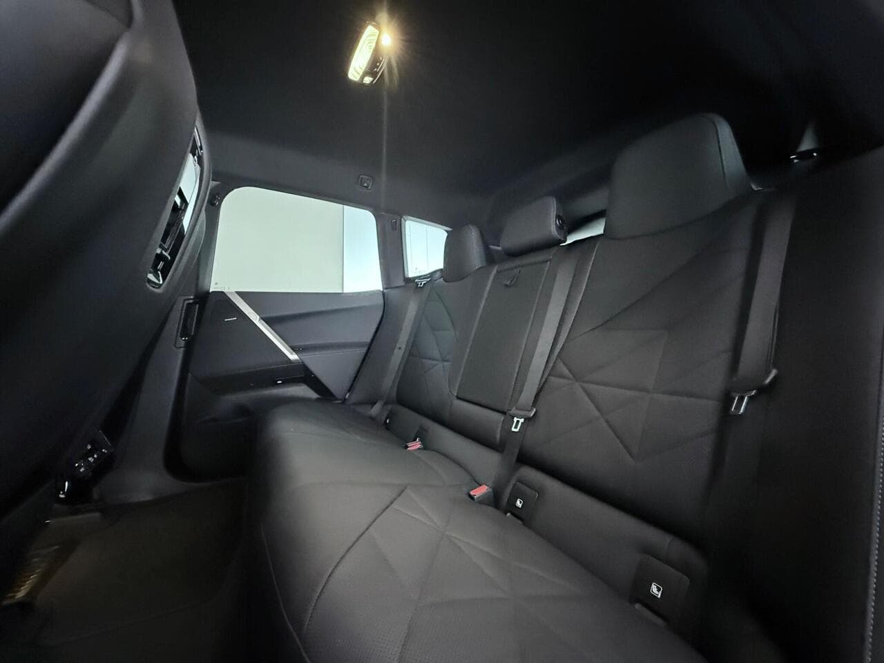 BMW iX thumbnail Seats Rear