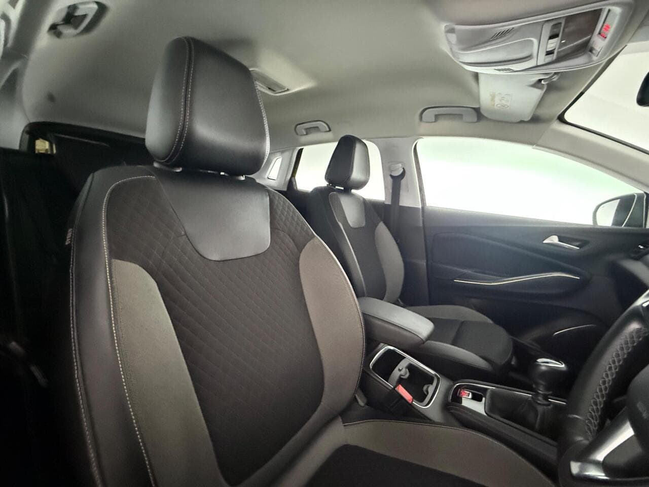 Vauxhall Grandland X thumbnail Seat Driver