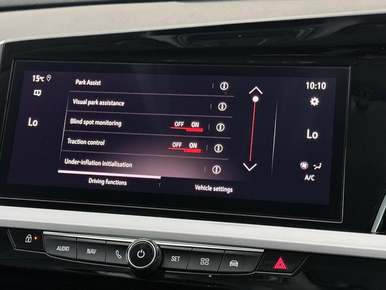 Vauxhall Grandland thumbnail Infotainment System