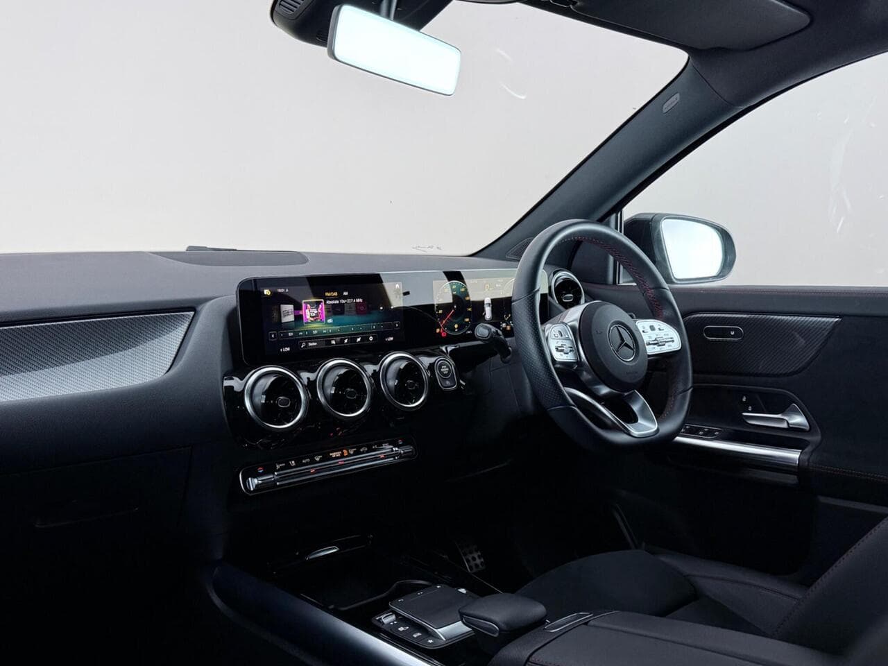 Mercedes-Benz GLA thumbnail Interior Front