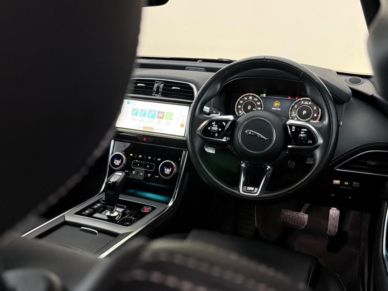 Jaguar XE thumbnail Interior Front