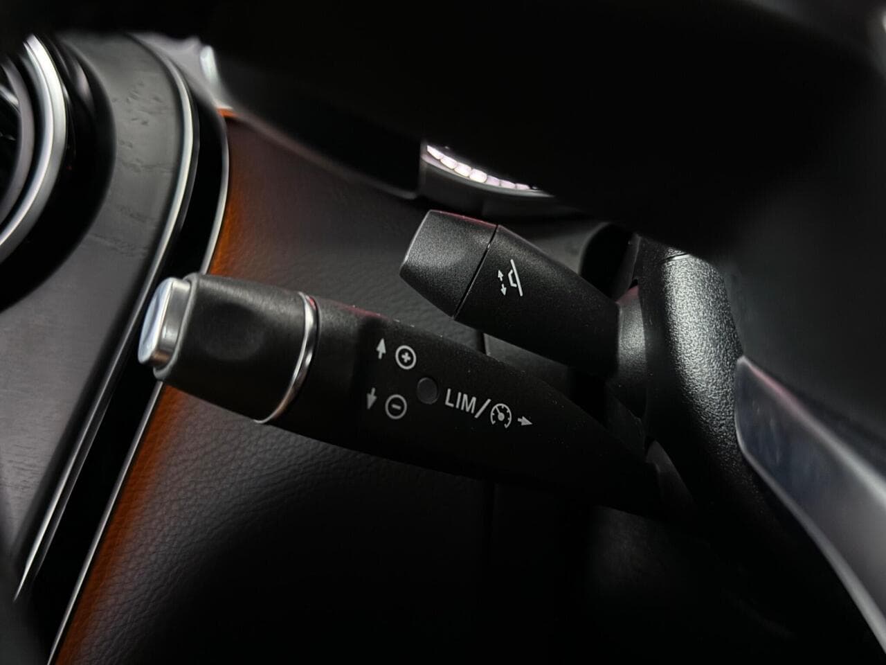 Mercedes-Benz GLC thumbnail Misc Controls
