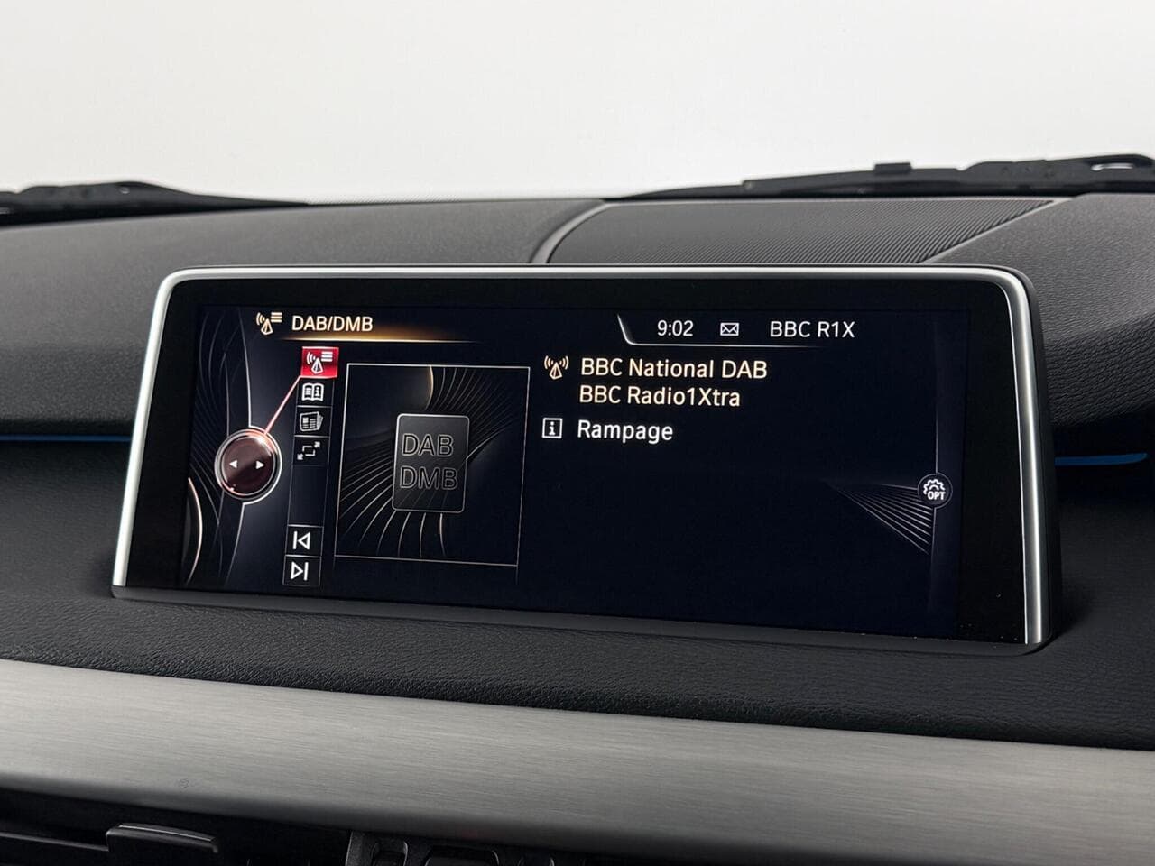 BMW X5 thumbnail Infotainment System