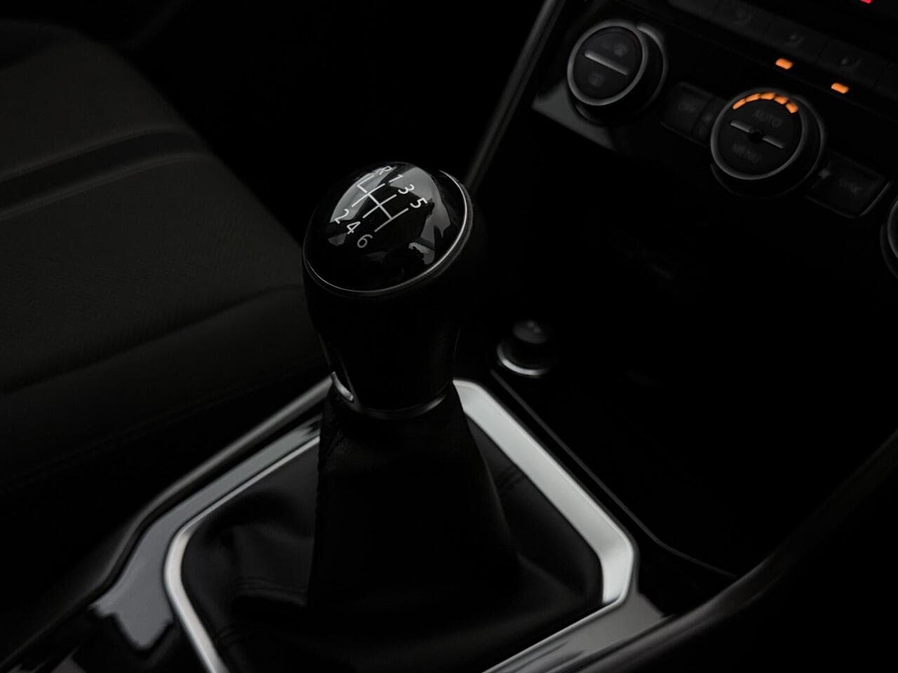 Volkswagen T-Roc thumbnail Steering Wheel