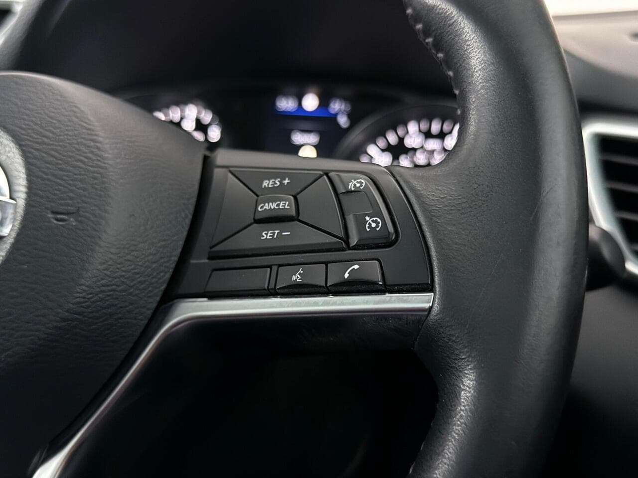 Nissan Qashqai thumbnail Misc Controls