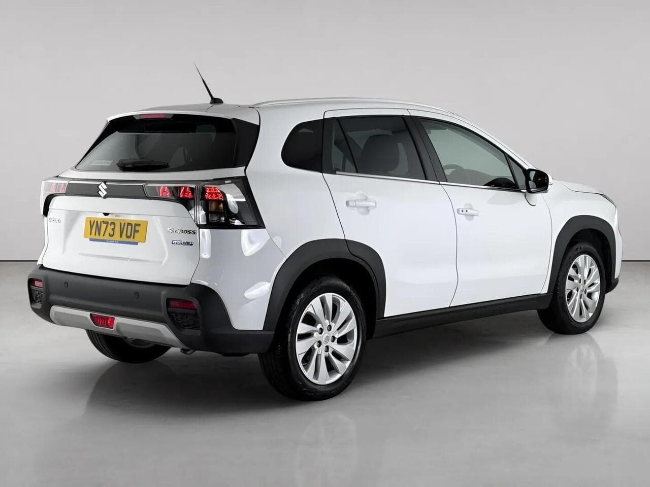 Suzuki S-Cross thumbnail Rear Right