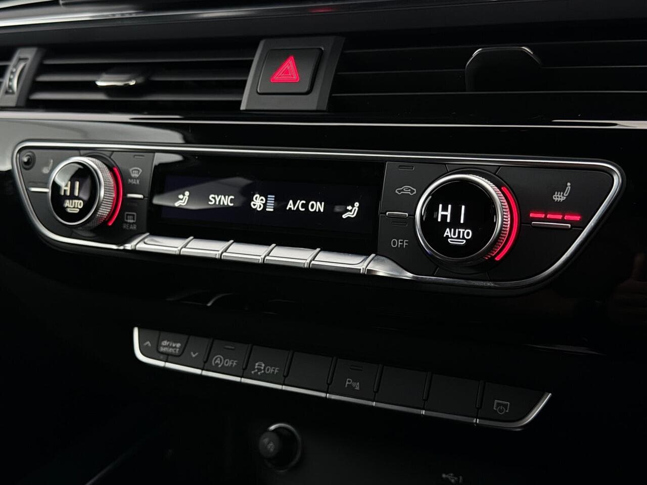 Audi A4 Avant thumbnail Interior Front